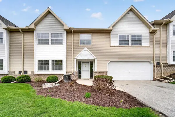 390 Dustin DRIVE #1-7, Brookfield, WI 53045