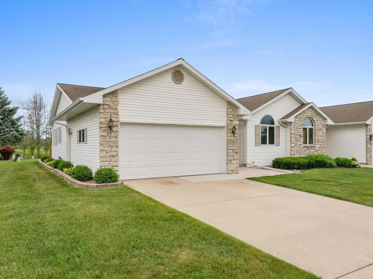 2312 Virginia DRIVE, Manitowoc, WI 54220 - #1
