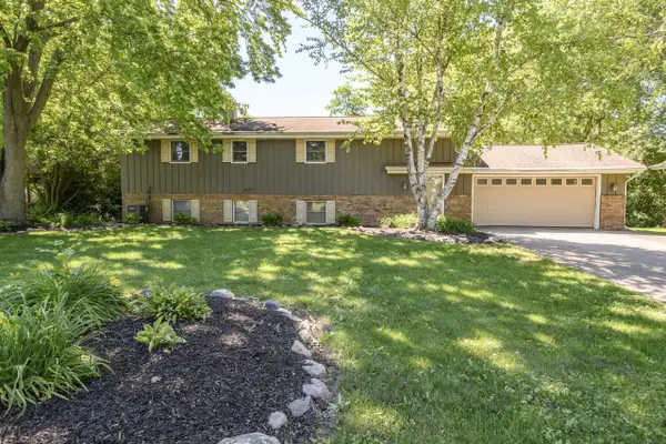 705 Fox Knoll DRIVE, Waterford, WI 53185