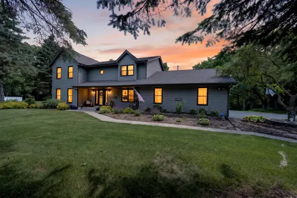 N6W31264 Alberta DRIVE, Delafield, WI 53018