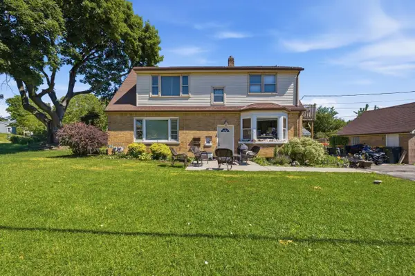 2470 S 92nd STREET #2472, West Allis, WI 53227