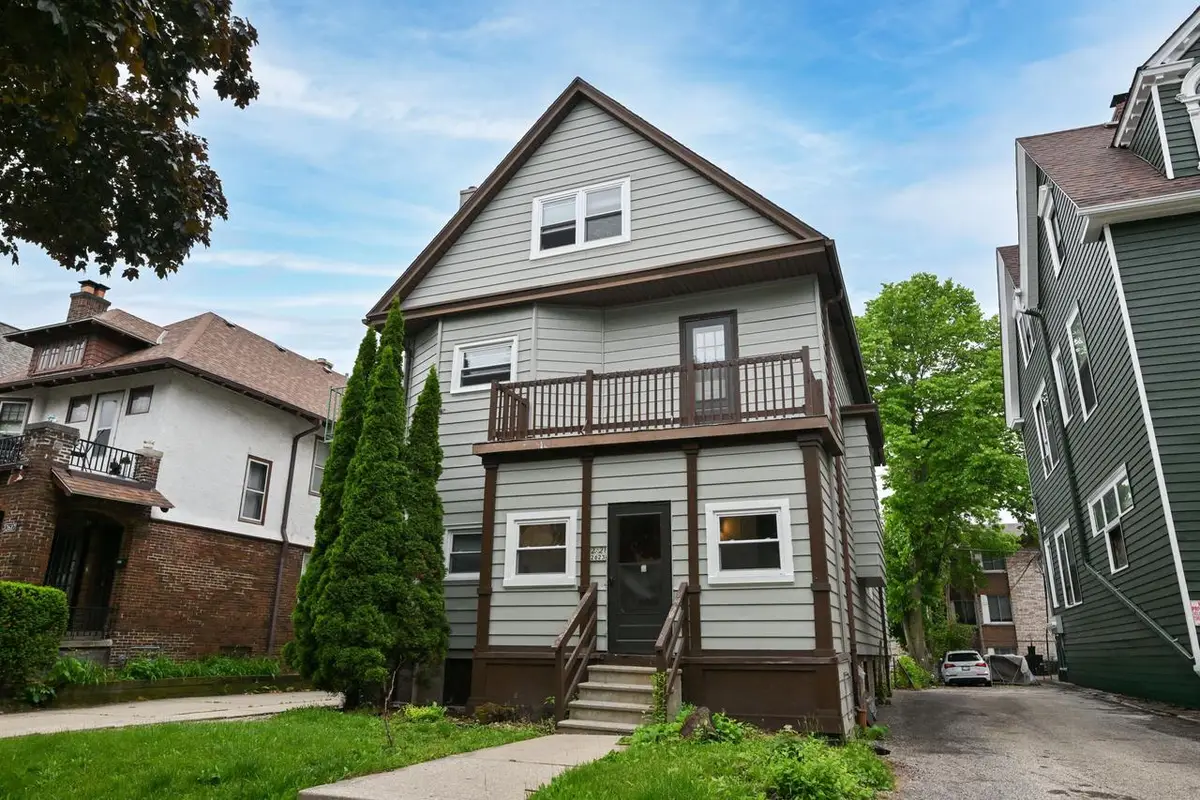 2621 N Maryland AVENUE, Milwaukee, WI 53211 - #1