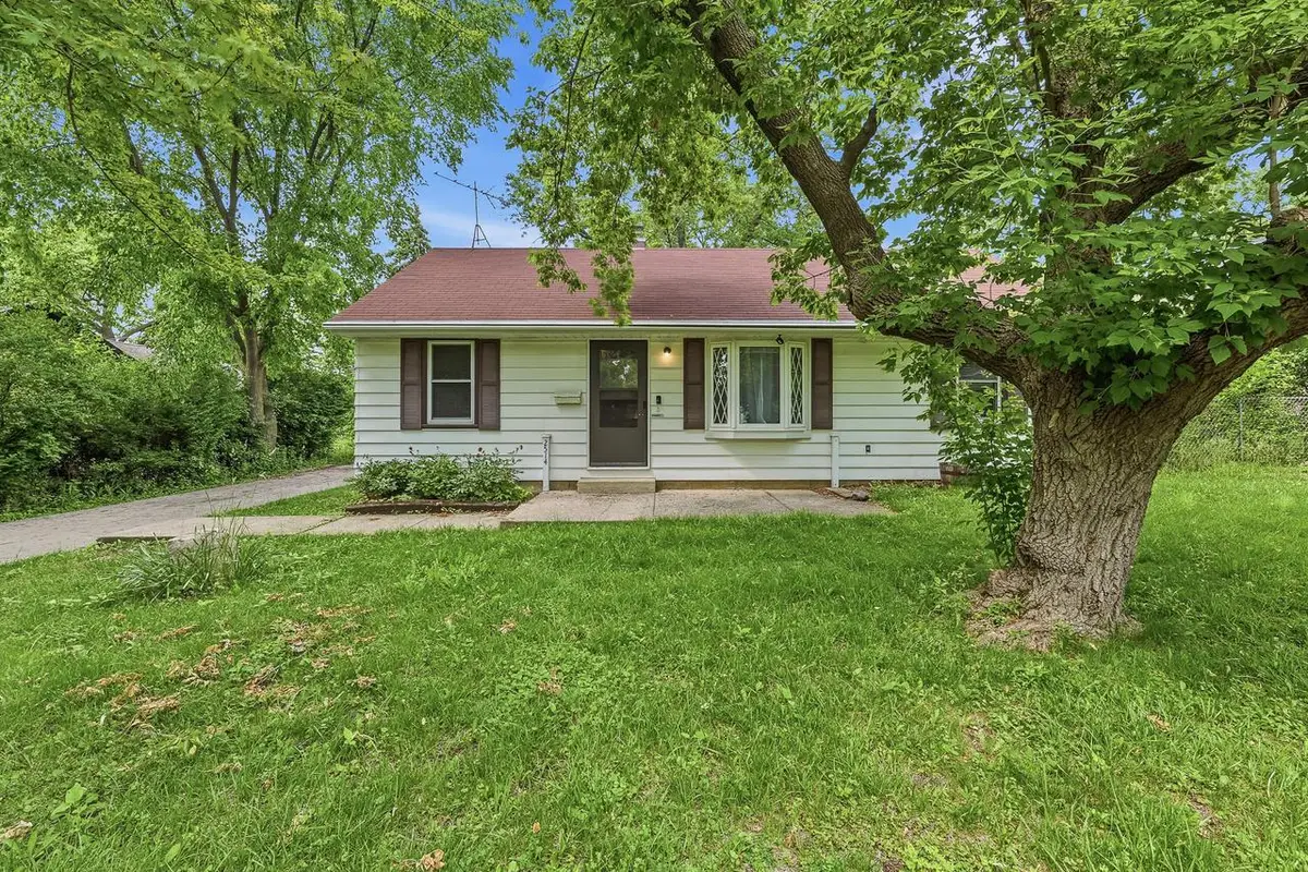 2514 W Ramsey AVENUE, Milwaukee, WI 53221 - #1