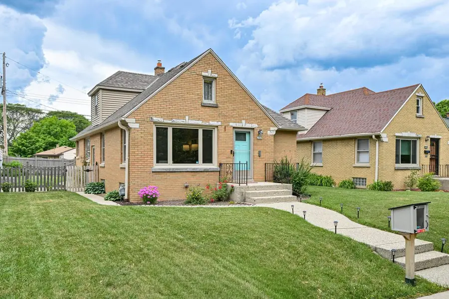 3767 N 77th STREET, Milwaukee, WI 53222 - #2
