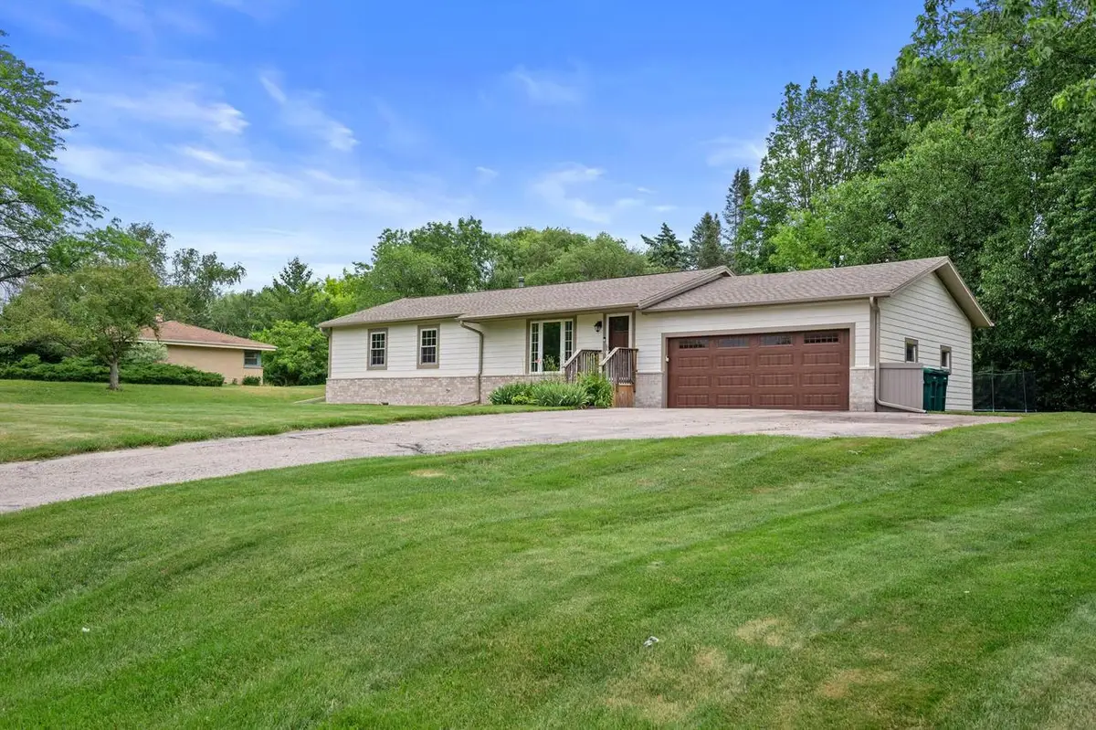 W284N6506 Hawthorne ROAD, Hartland, WI 53029 - #1