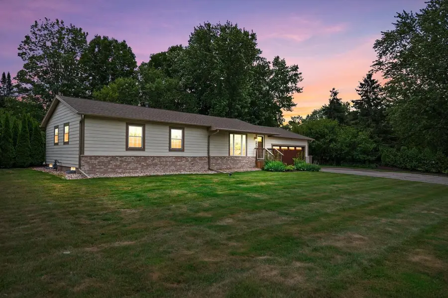 W284N6506 Hawthorne ROAD, Hartland, WI 53029 - #2