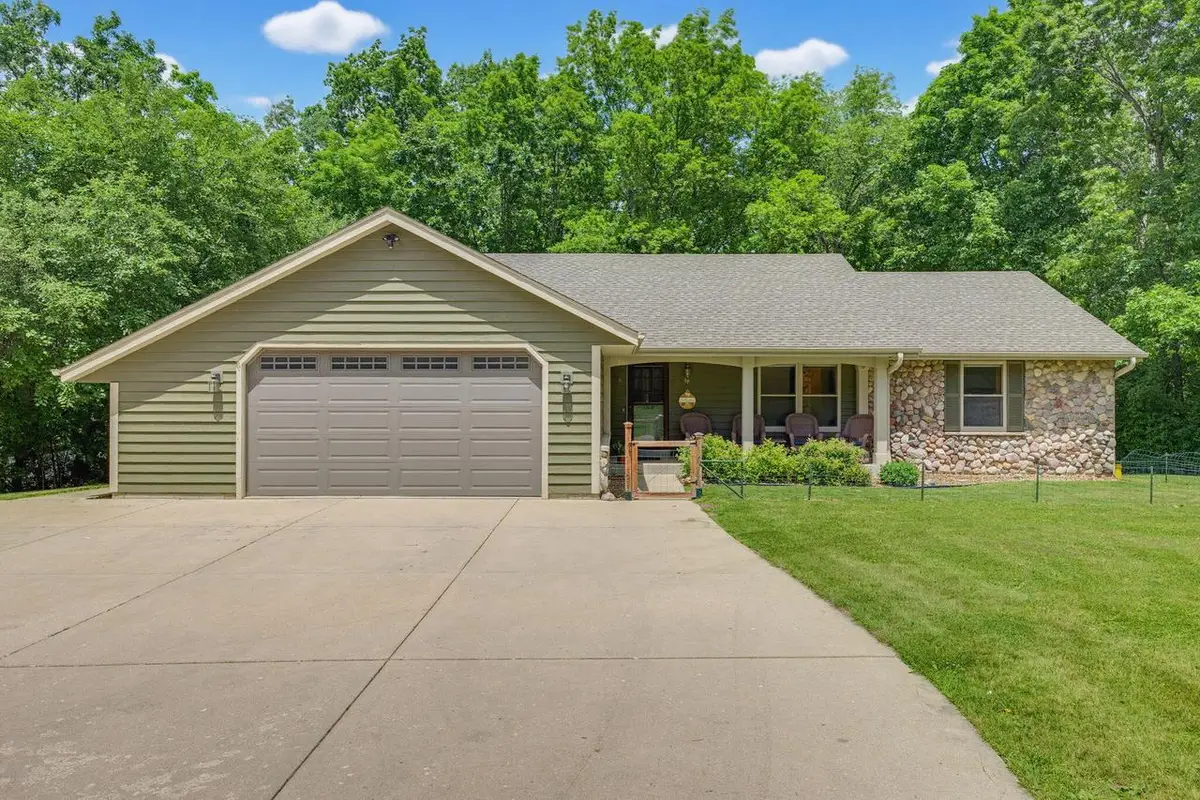 W276S4440 Elk Valley COURT, Waukesha, WI 53189 - #1