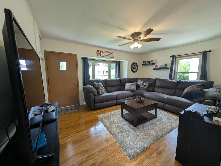 4059 S Alexander AVENUE, Saint Francis, WI 53235 - #3