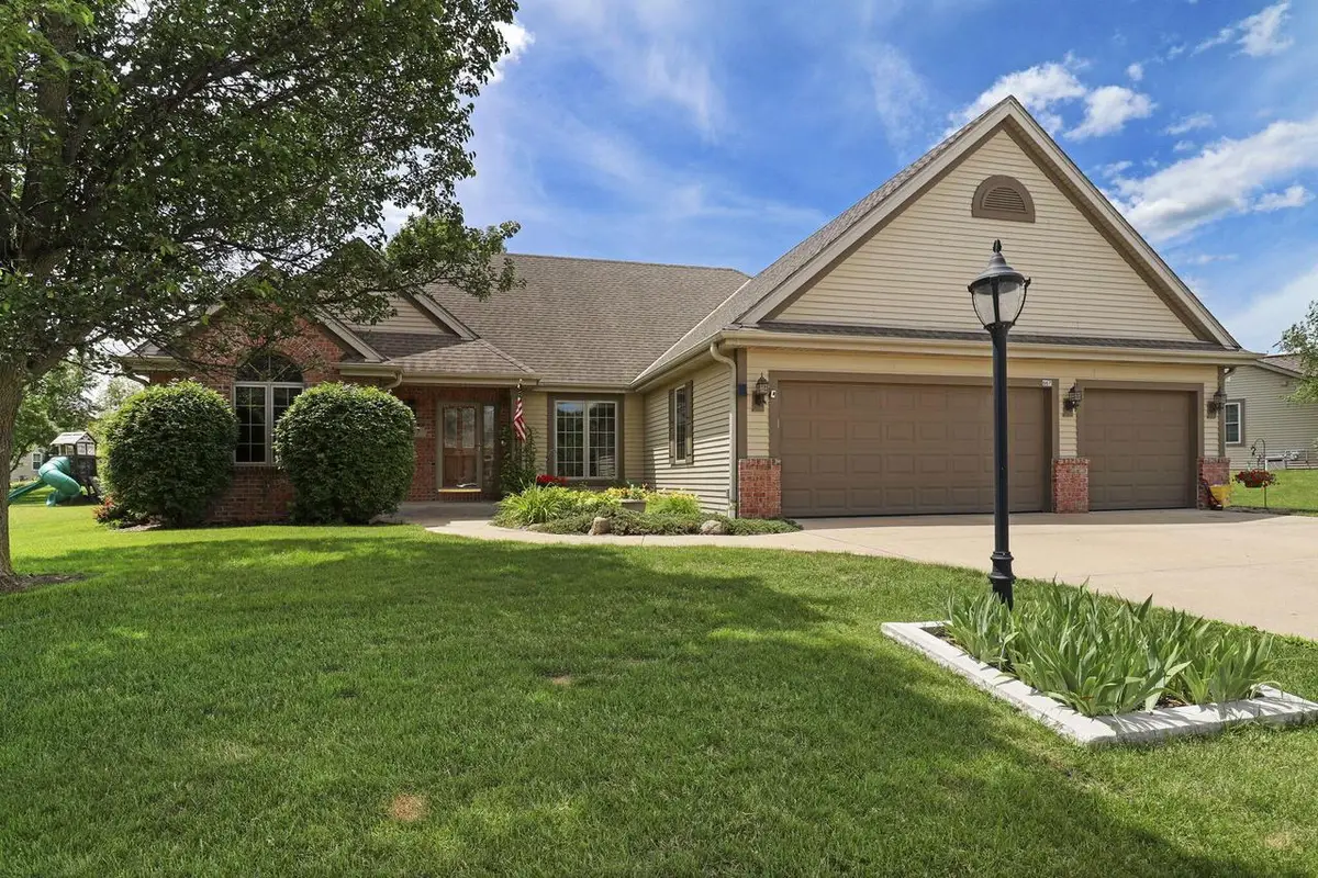 867 River Ridge CIRCLE, Waterford, WI 53185 - #1