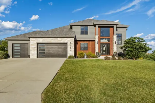 8494 S Nighthawk TRAIL, Oak Creek, WI 53154