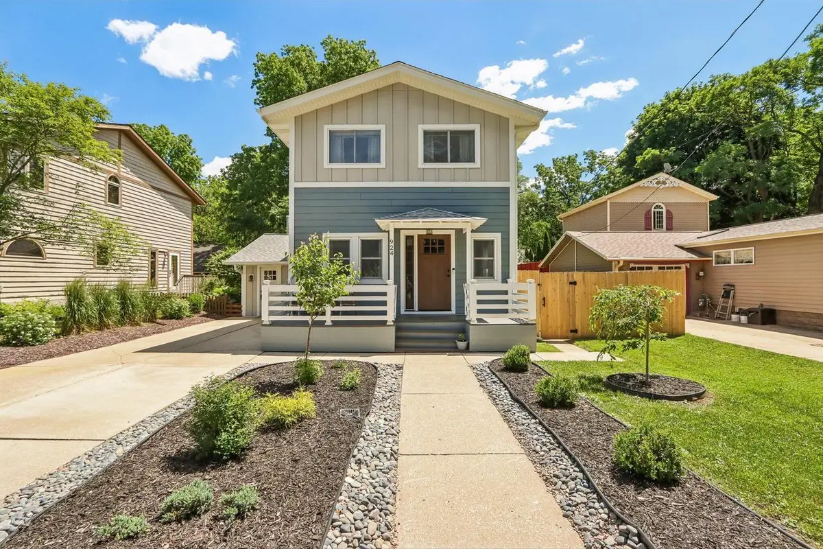 924 Nagawicka STREET, Delafield, WI 53018 - #1