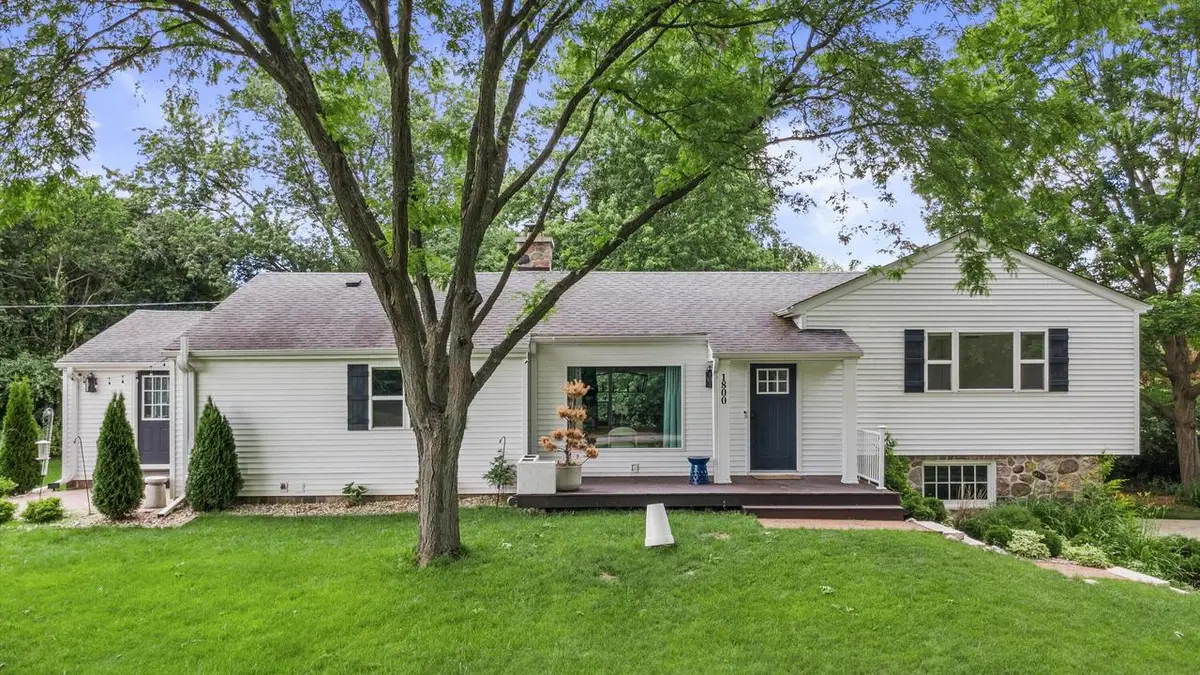 1800 Fairfax DRIVE, Elm Grove, WI 53122 - #1