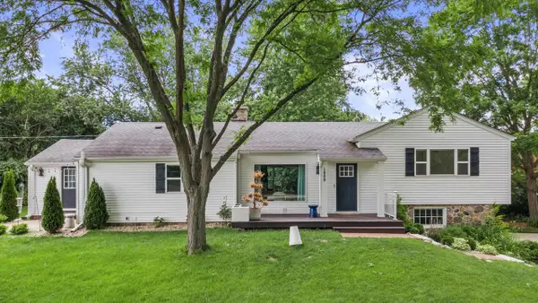 1800 Fairfax DRIVE, Elm Grove, WI 53122