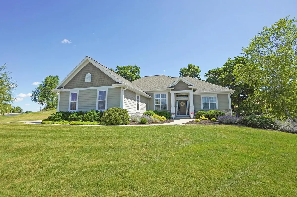 W279N8618 Twin Pine CIRCLE, Hartland, WI 53029 - #1