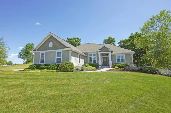 W279N8618 Twin Pine CIRCLE, Hartland, WI 53029