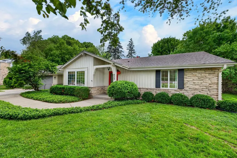 8308 N Indian Creek PARKWAY, Fox Point, WI 53217 - #2