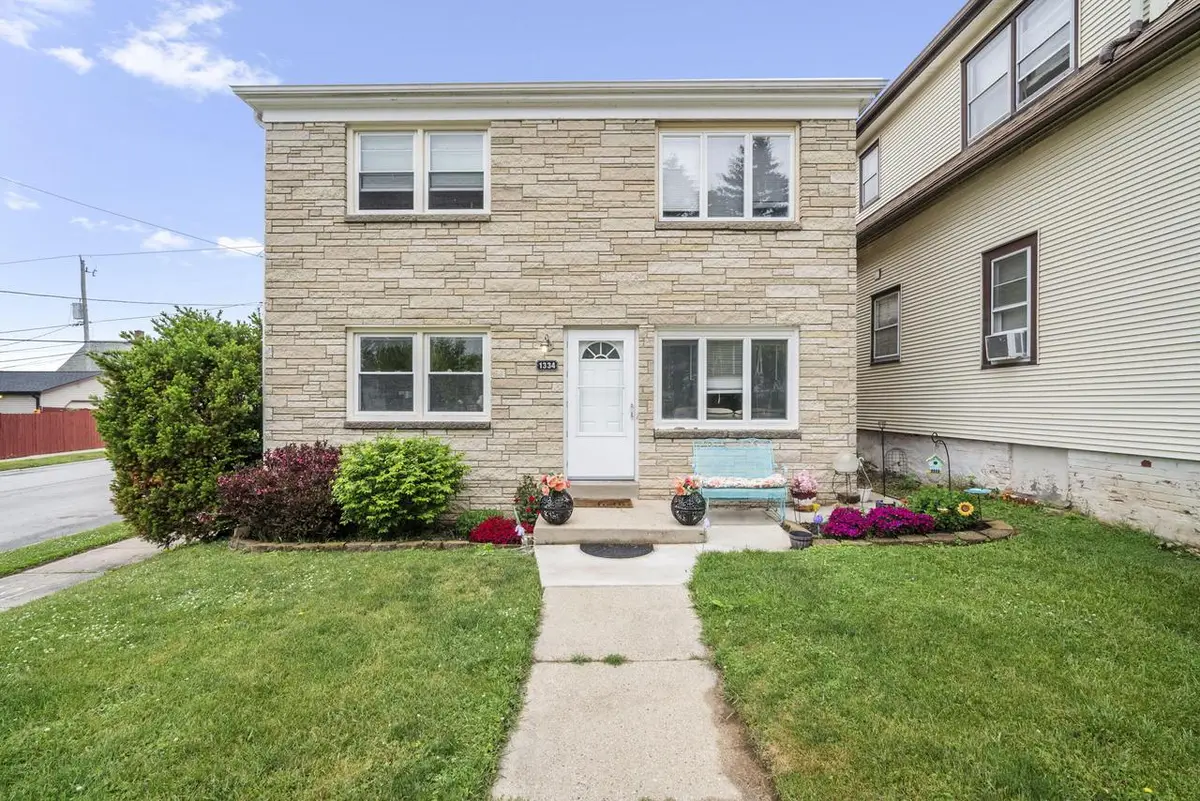 1334 Manitoba AVENUE, South Milwaukee, WI 53172 - #1