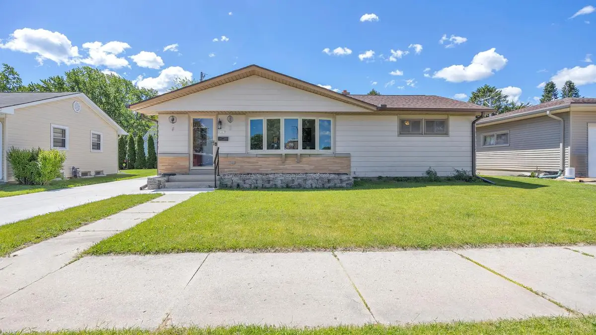 2327 Ontario AVENUE, Sheboygan, WI 53081 - #1