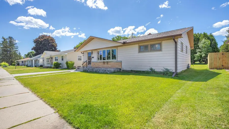2327 Ontario AVENUE, Sheboygan, WI 53081 - #2
