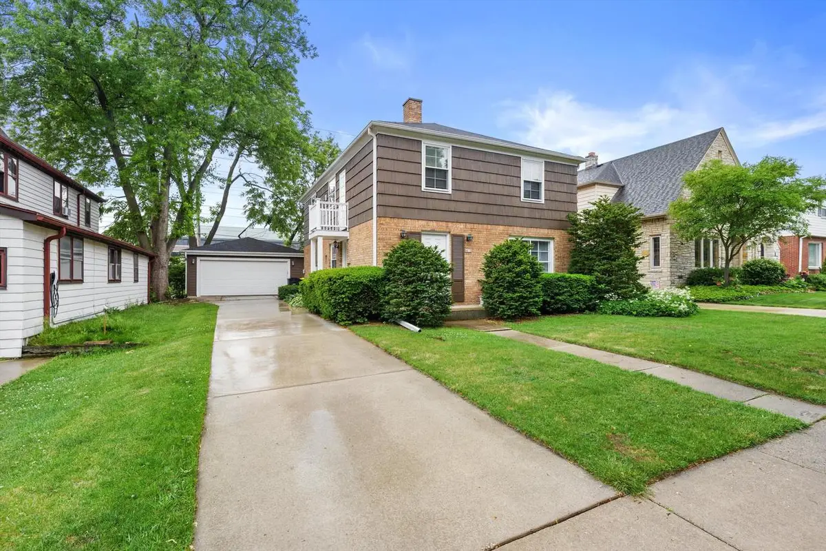8813 W Hawthorne AVENUE #8811, Wauwatosa, WI 53226 - #1