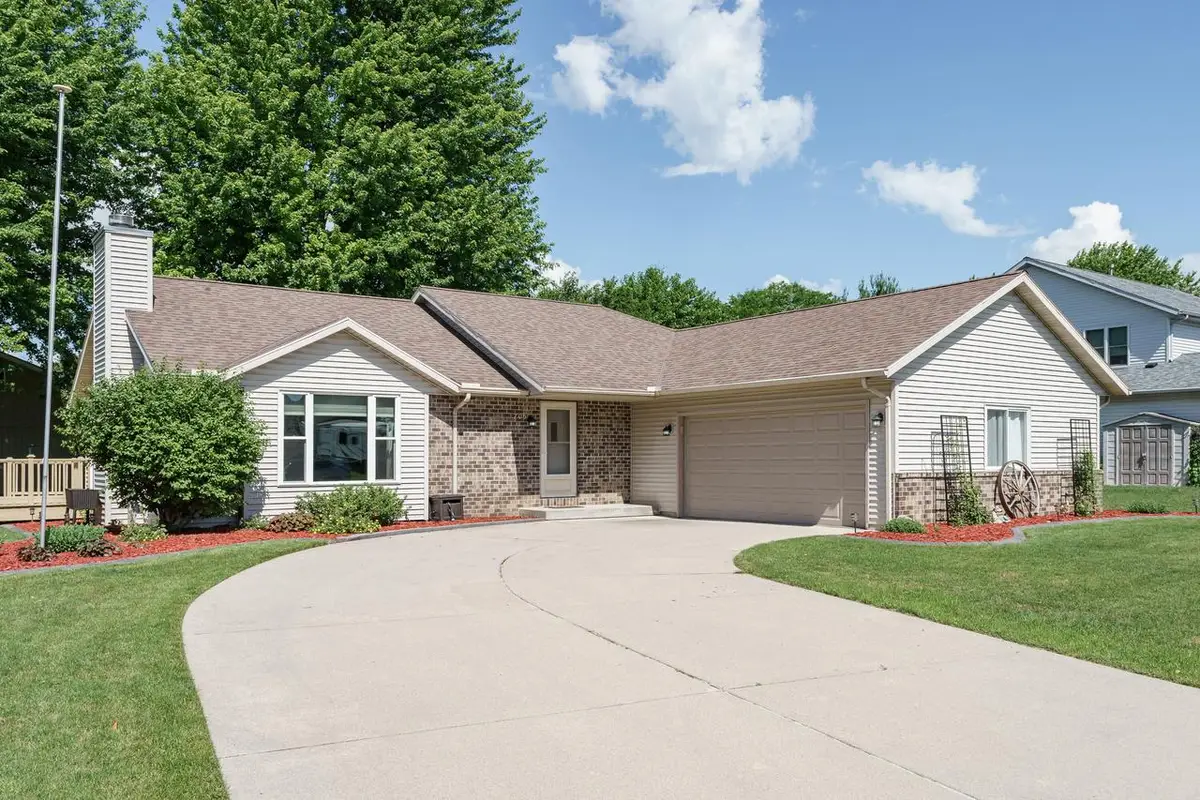 706 Woodbridge TRAIL, Watertown, WI 53094 - #1