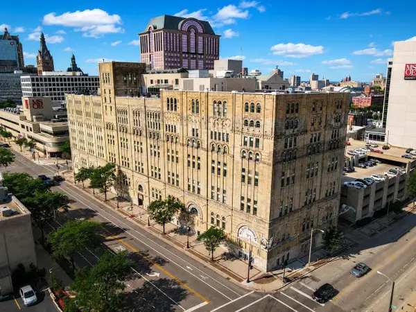 270 E Highland AVENUE #916, Milwaukee, WI 53202