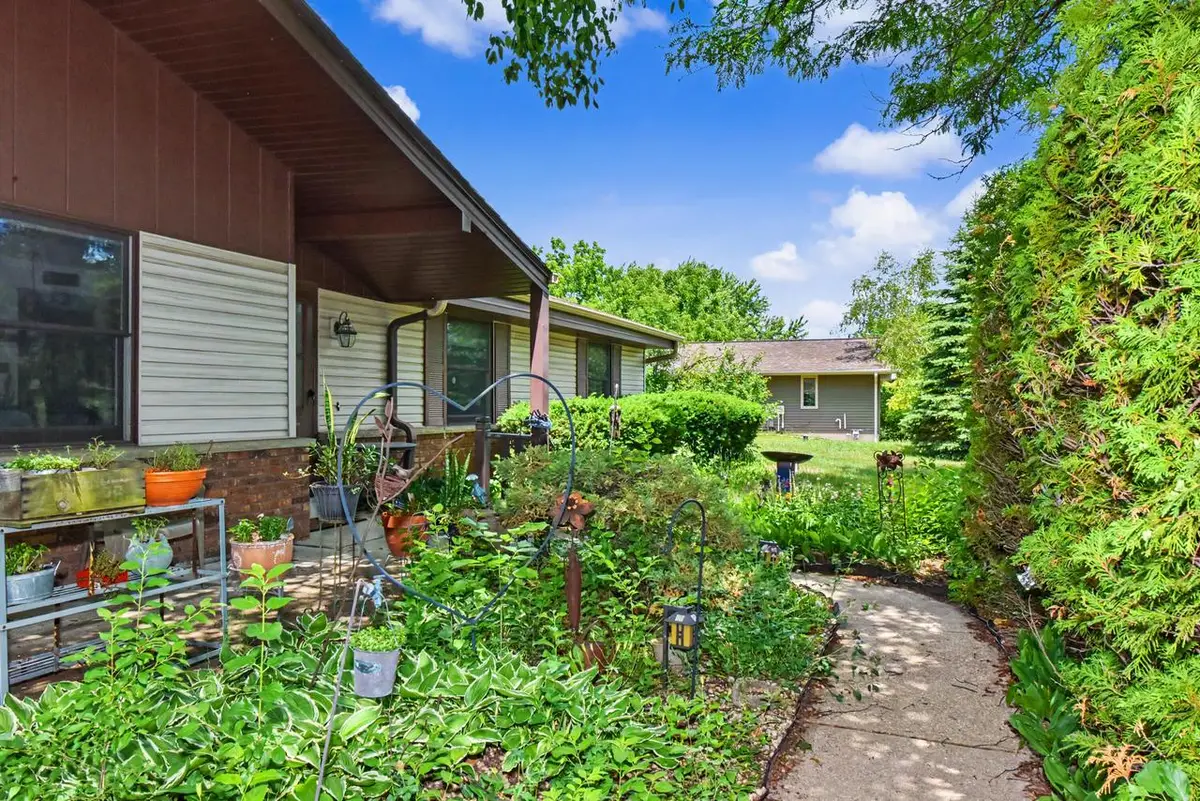 W245S7345 Heather Ridge DRIVE, Waukesha, WI 53189 - #1