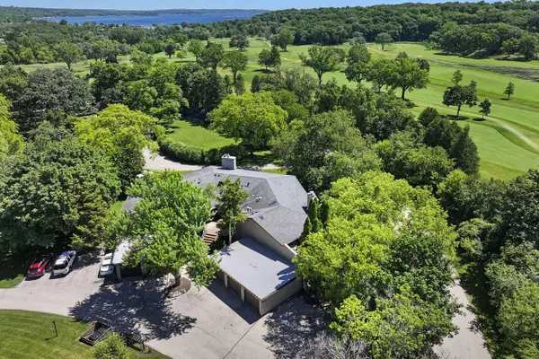 880 Windsor DRIVE #J3, Fontana, WI 53125