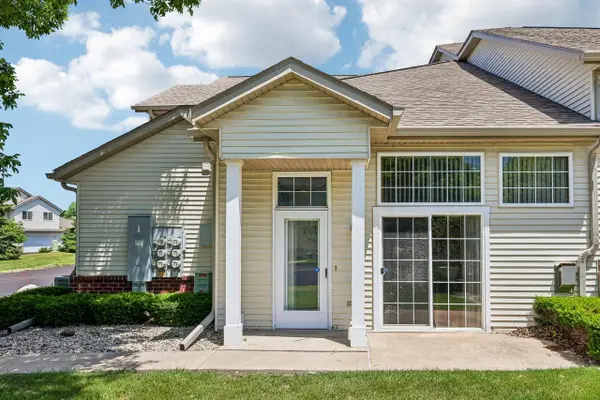 2428 Fox River PARKWAY #L, Waukesha, WI 53189