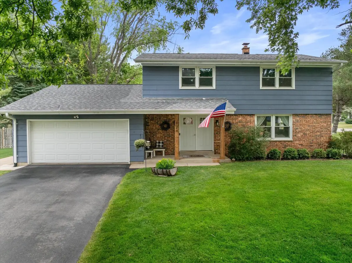 924 Marquette ROAD, Hartland, WI 53029 - #1