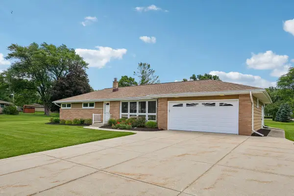 4541 S Clearwater PLACE, New Berlin, WI 53151
