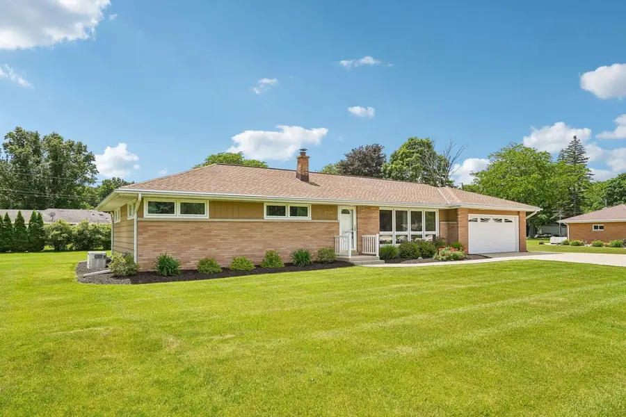 4541 S Clearwater PLACE, New Berlin, WI 53151 - #2
