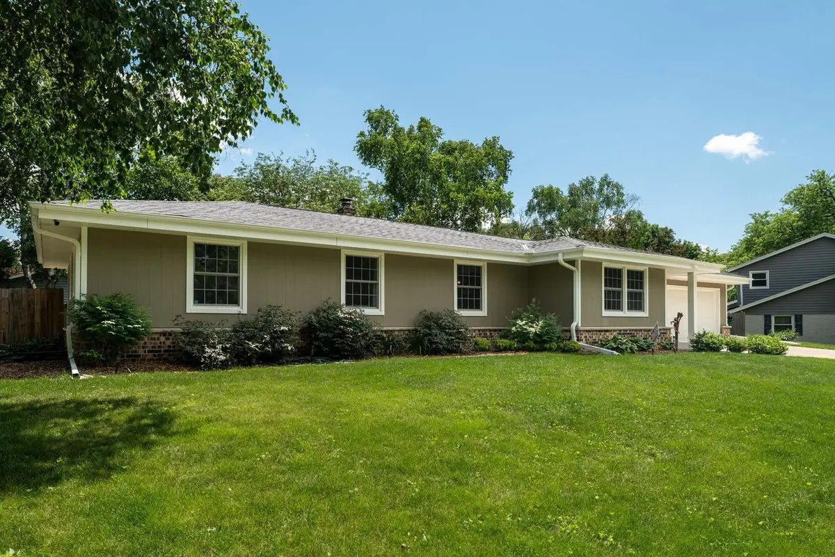 W56N850 N Meadow COURT, Cedarburg, WI 53012 - #1