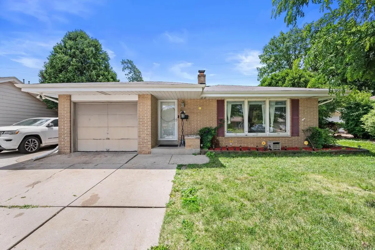 4501 W Tesch AVENUE, Greenfield, WI 53220 - #1