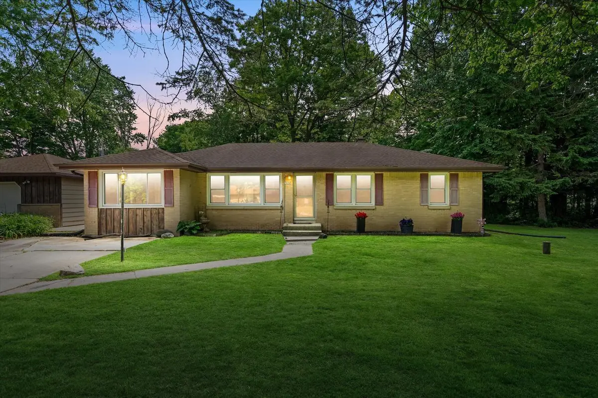 5870 S 41st STREET, Greenfield, WI 53221 - #1