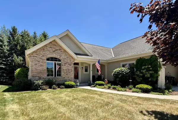 1423 Hidden Waters CIRCLE, West Bend, WI 53095