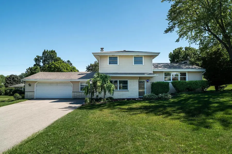 21485 Belgren ROAD, Waukesha, WI 53186 - #3