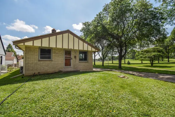 836 S 95th STREET, West Allis, WI 53214