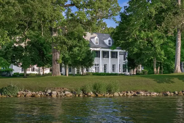 W3150 S Lakeshore DRIVE, Lake Geneva, WI 53147