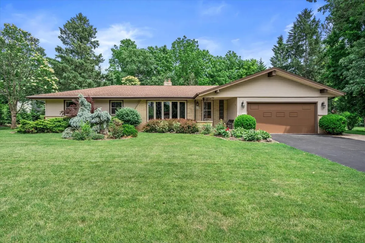 W136N8704 Esquire ROAD, Menomonee Falls, WI 53051 - #1