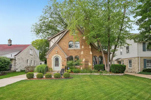 2517 N 96th STREET, Wauwatosa, WI 53226