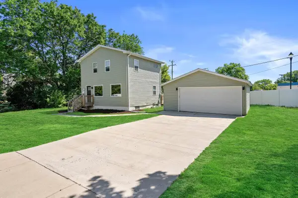 3662 S 32nd STREET, Greenfield, WI 53221