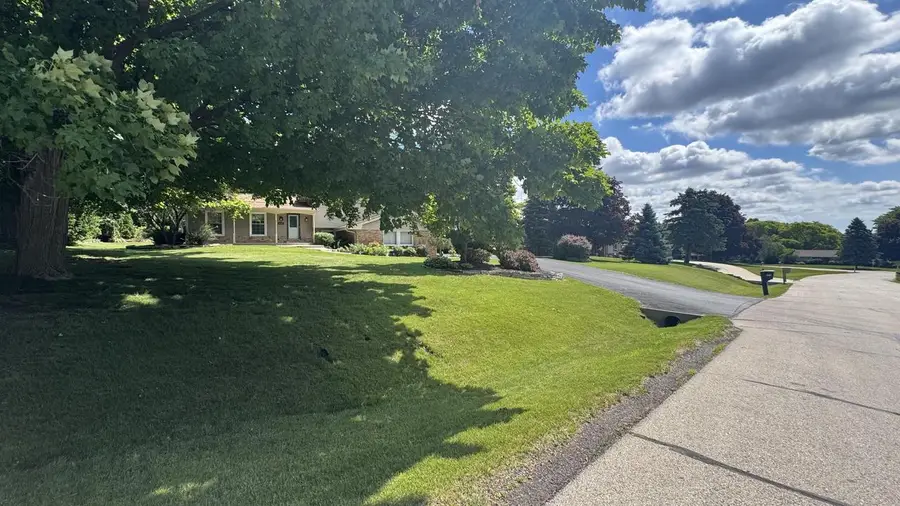 5340 S Maryknoll DRIVE, New Berlin, WI 53151 - #2