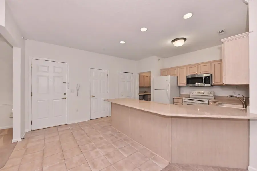 13050 W Bluemound ROAD #203, Elm Grove, WI 53122 - #3