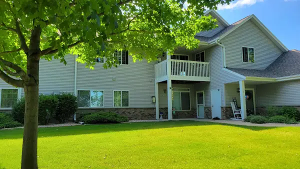 W197N17086 Stonewall DRIVE, Jackson, WI 53037