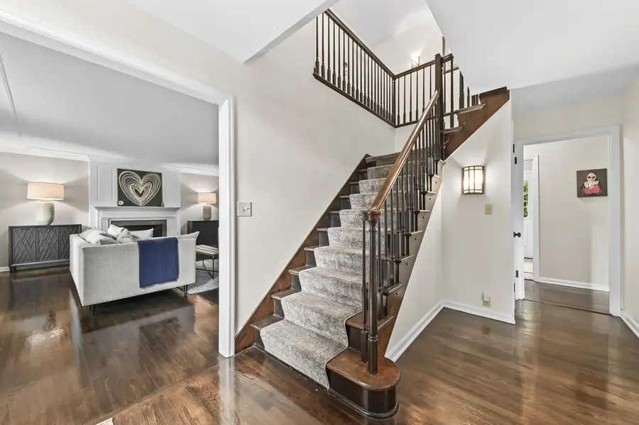 123 W Glenview COURT, Mequon, WI 53092 - #2