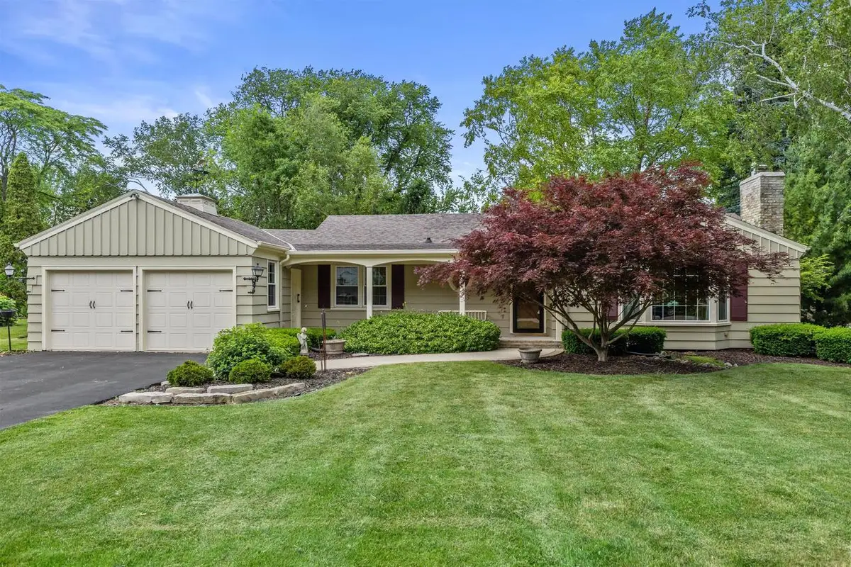 200 S Vincennes CIRCLE, North Bay, WI 53402 - #1