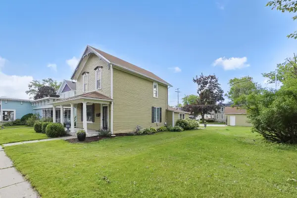 338 Oakton AVENUE, Pewaukee, WI 53072