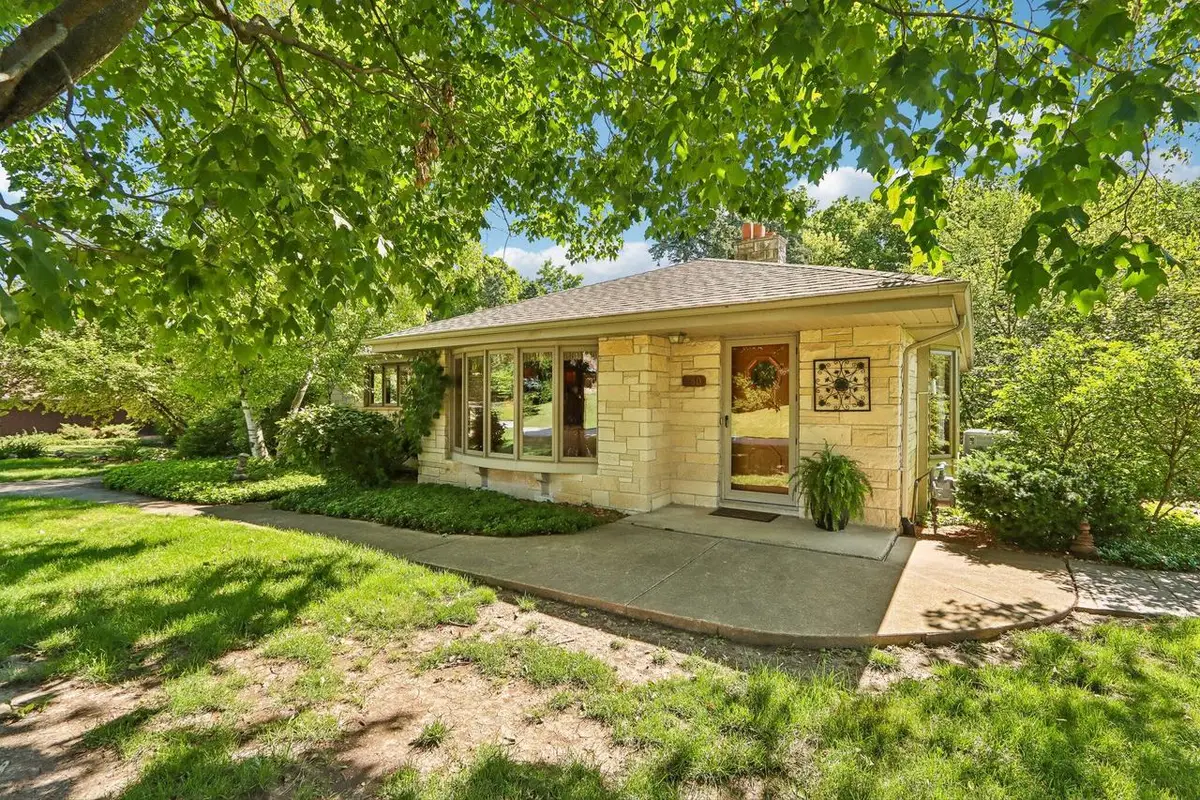 780 Michael DRIVE, Brookfield, WI 53045 - #1