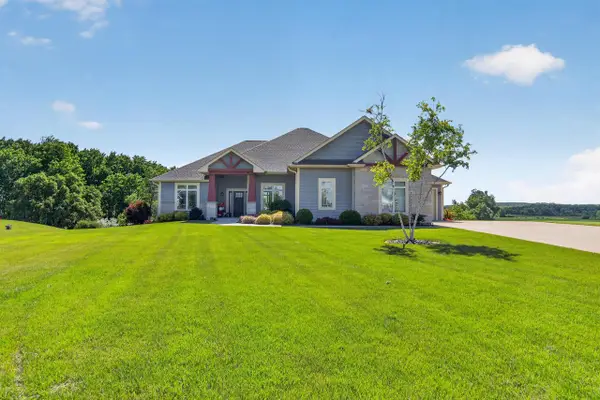 1852 Hunters TRAIL, West Bend, WI 53090